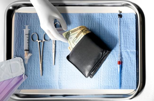 surgical tray with wallet